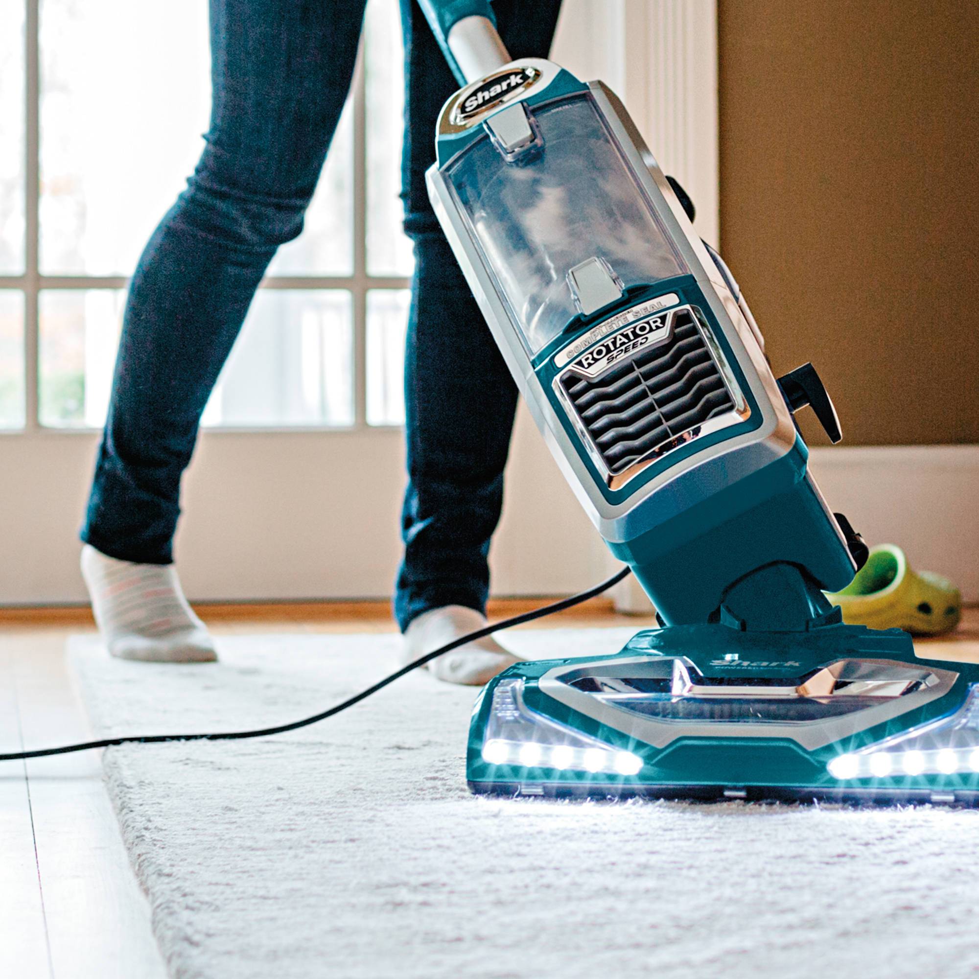 Shark Rotator Powered Lift-Away Speed Upright Vacuum, NV680